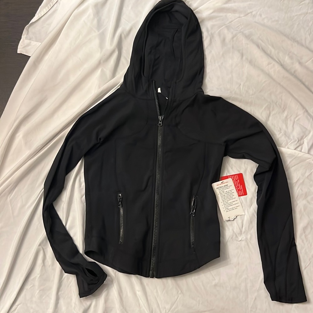 NWT LULULEMON HALF MOON JACKET BLACK LUON FABRIC SIZE 6